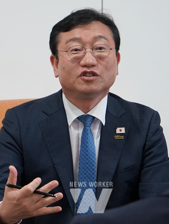 명창환 부지사는 풍부한 행정 경험과 중앙·지방을 아우르는 네트워크를 바탕으로 여수가 당면한 복합적인 위기를 해결할 적임자임을 자처하고 있다./사진 전남도청종합기자단