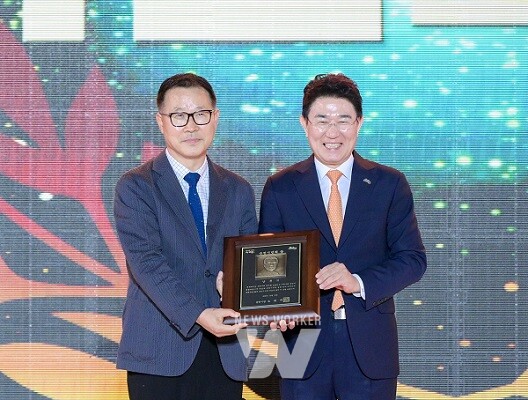 올해 순천시민의 상은 지역 경제 발전과 일자리 창출에 기여한 ㈜파루 강문식 대표이사가 수상의 영예를 안았다