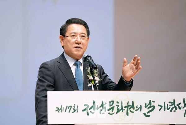김영록 전라남도지사가 16일 순천만생태문화교육관에서 열린 ‘제17회 전남문화원의 날’에 참석해 인사말을 하고 있다.