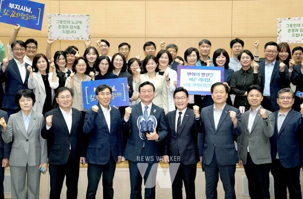 전라남도는 16일 도청 왕인실에서 제43대 명창환 행정부지사 퇴임식을 개최했다.