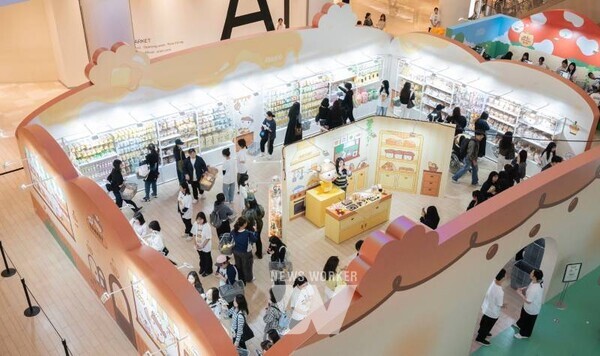 . 2025 월드 웹툰 페스티벌 팝업 스토어 현장 (마루는 강쥐)