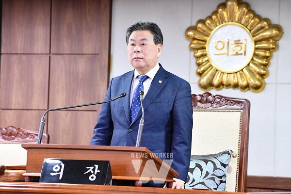 순천시의회(의장 강형구)는 17일 제290회 임시회 제1차 본회의를 개회하고 오는 31일까지 15일간의 회기 일정을 시작했다