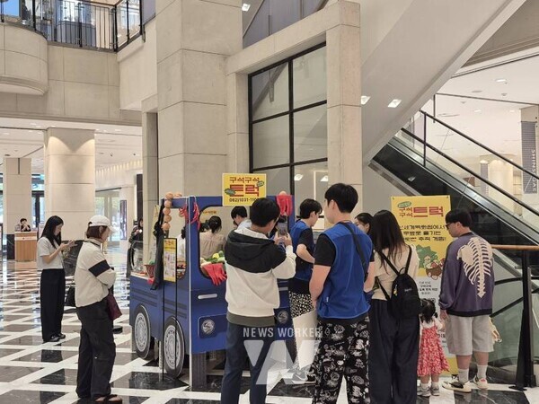 광주광역시(시장 강기정)는 17일부터 19일까지 광주신세계백화점 1층에서 ‘광주김치축제 팝업스토어’를 운영한다.