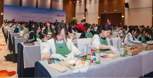 전라남도는 17일 중국 장쑤성 옌청시 한중영빈원 국제컨벤션센터에서 ‘전라남도의 날’ 행사를 성황리에 개최했다