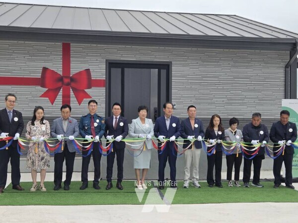 전라남도는 17일 진도군 의신면에서 초록우산 어린이재단과 함께 전남 제9호 천사보금자리 완공식을 개최했다.