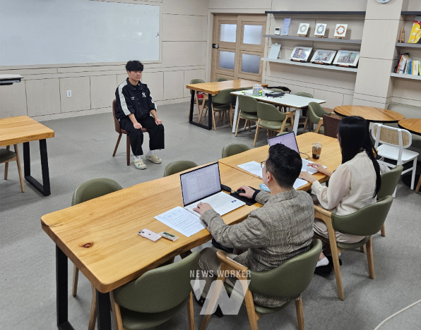 전남교육청 진로진학상담센터가 꿈대로 이동 모의면접 프로그램을 진행하고 있다.