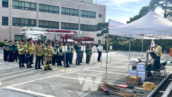 함평군은 지난 16일 함평소방서, 제8332부대, 소방안전관리대행사 등 관계기관과 함께 ‘2025년 함평군청 합동소방훈련’을 실시했다