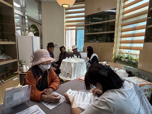 장흥군정신건강복지센터는 ‘정신건강의 날(10월10일)’을 기념하여 지역민을 대상으로 정신건강 홍보 캠페인을 진행했다.