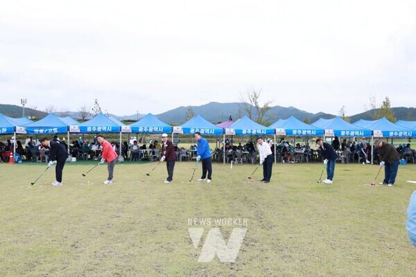 전남 화순군(구복규 군수)은 지난 19일(일) 화순파크골프장에서 개최한 제1회 화순 고인돌배 파크골프 대회를 성황리에 마무리했다