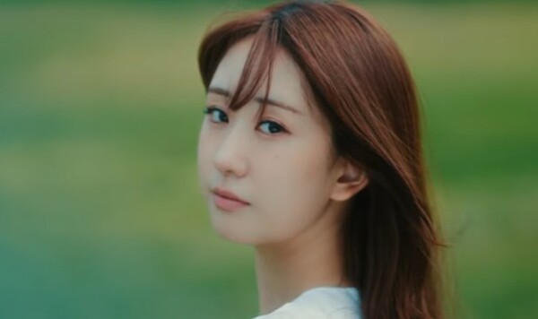 최근 신보를 낸 전유진 [사진=원더케이]