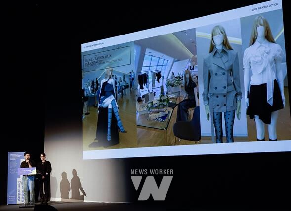 콘진원은 지난 10월 16일 CKL스테이지에서 국내 신진 패션 브랜드 지원을 위한 ‘액셀러레이팅 F 데모데이’를 개최했다. (대상 ‘그레이스 엘우드’ 발표)