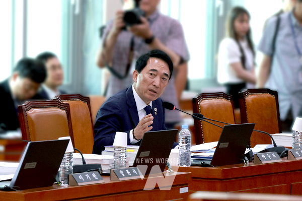 발언하는 박수현 국회의원
