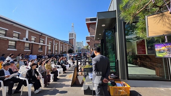 남동성당과 5·18민주유공자유족회가 함께 하는 ‘플레쉬 전시'