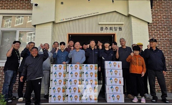 광주제1하수처리장서 직접 수확한 감 100박스 지역 복지시설에 전달