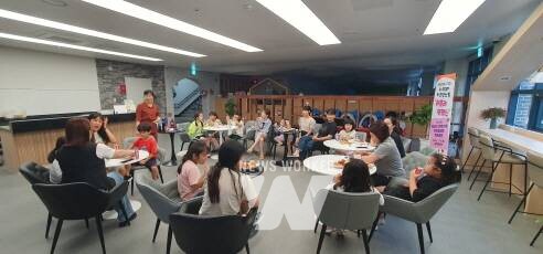 가족어울림센터 동네카페에서 만남 추천해요