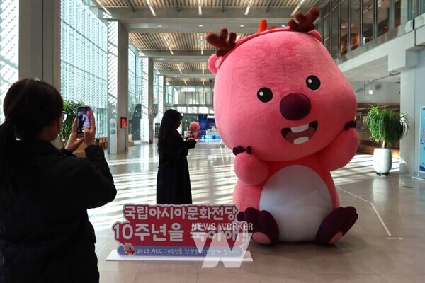 “ACC에 3m 대형 ‘잔망루피’ 떴다”... 문화전당, 개관 10주년 맞아 문화정보원·하늘마당에 ‘잔망루피’ 포토존 운영