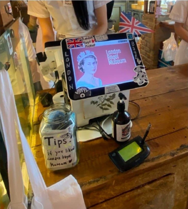 과거 팁 문화를 요구했던 런던베이글뮤지엄 [사진=온라인커뮤니티]