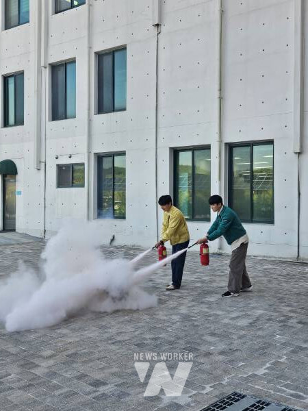 전남 담양군(군수 정철원)은 화재 발생에 대한 초기대응 능력과 소방 안전의식 고취를 위해 담양소방서와 합동 소방 훈련을 추진했다.