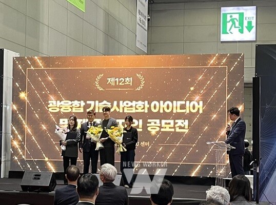 최우수상 수상자 단체 기념촬영