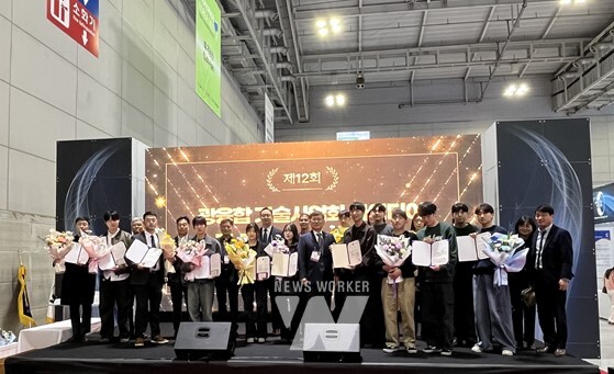 수상자 단체 기념촬영