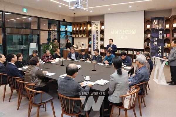 광주시 동구(청장 임택)는 지난 4일 서남동 코워킹스페이스 ‘모두의 숲’에서 ‘서남동 인쇄인생 아카이빙북’ 발간을 기념하기 위한 ‘서남인쇄인생 책거리’를 진행했다