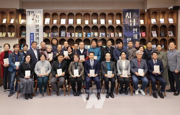 광주시 동구(청장 임택)는 지난 4일 서남동 코워킹스페이스 ‘모두의 숲’에서 ‘서남동 인쇄인생 아카이빙북’ 발간을 기념하기 위한 ‘서남인쇄인생 책거리’를 진행했다