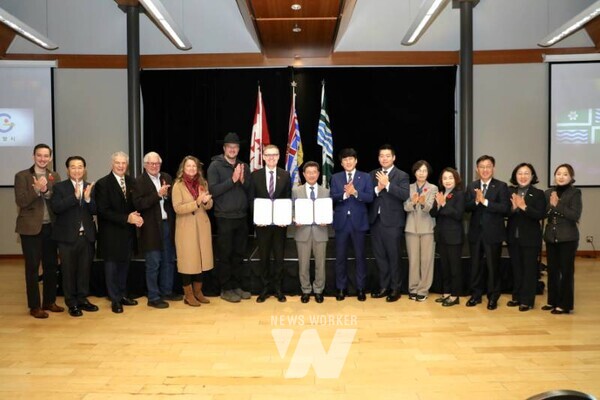 전남 광양시(시장 정인화)는 시 대표단이 지난 1일부터 6일까지 캐나다 메트로 밴쿠버 랭리타운십을 방문해, 4일(현지시간) 랭리이벤트센터에서 랭리타운십과 국제 우호도시 협약을 공식 체결했다