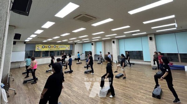 전남 영광군(군수 장세일)은 지난 9월부터 10월까지 2개월간 운영한 ‘오(늘)·운(동)·완(료)!’ 비만 교실 프로그램을 성공적으로 마무리했다