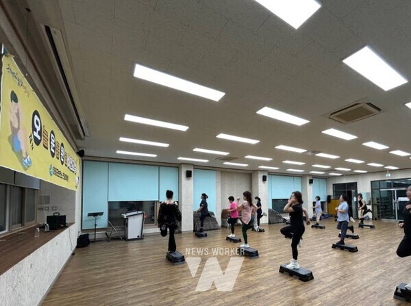 전남 영광군(군수 장세일)은 지난 9월부터 10월까지 2개월간 운영한 ‘오(늘)·운(동)·완(료)!’ 비만 교실 프로그램을 성공적으로 마무리했다