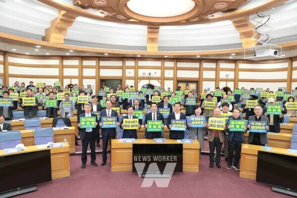 해남군은 충남 부여군·박지원·신정훈·박수현 국회의원 등과 공동주최로 지난 5일 국회의원회관에서‘하구복원특별법 제정 국회입법 정책토론회’를 개최했다.