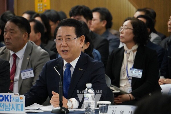 김영록 전라남도지사가 6일 구례 The-K 지리산 가족호텔에서 '구례군 정책비전투어'를 개최하고, 구례의 미래 100년 발전을 위한 청사진을 공유했다.(사진=전남도청 종합기자단)