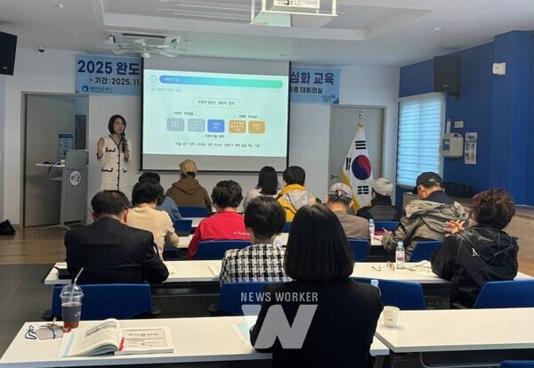 전남 완도군은 지난 6일 연대와 협력을 기반으로 지역사회 문제를 해결하고 사회적 가치를 실현할 사회적 경제 주체 발굴·육성을 위해 ‘2025 완도군 사회적 경제 아카데미’를 개강했다.