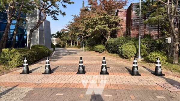 여수광양항만공사(YGPA, 사장 직무대행 황학범)는 광양항 일원에서 발생한 폐로프를 재활용해 ‘친환경 안전콘’을 제작하고, 이를 항만 주요 시설과 현장에 배포했다