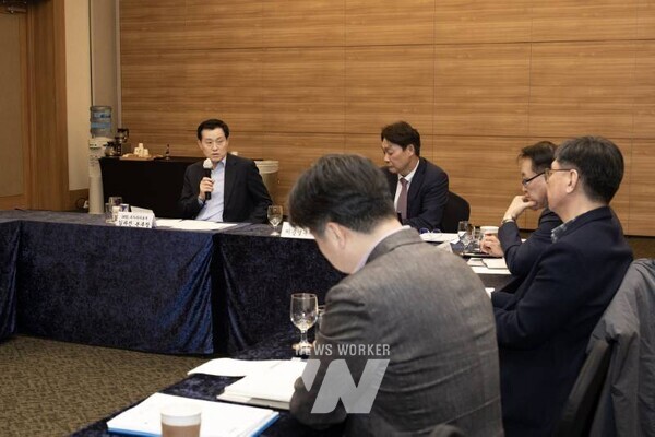 광양만권경제자유구역청(청장 구충곤, 이하 광양경자청)은 7일 여수 HJ디오션리조트에서 관광·레저 분야의 투자 활성화와 여수 화양지구 경쟁력 제고를 위한 ‘전문가 그룹 간담회’를 개최했다