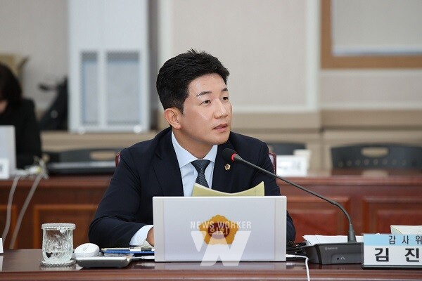 발언하는 김진남 도의원(더불어 민주당, 순천5)