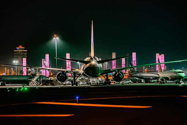 로스앤젤레스 공항 활주로에서 출발 대기 중인 비행기 [사진=로스앤젤레스국제공항(LAX)]