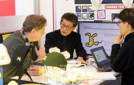 콘진원은 11월 5일부터 7일까지 사흘간 폴란드 바르샤바의 문화과학궁전에서 열린 ‘2025 K-콘텐츠 엑스포 in 폴란드’를 성공리에 마쳤다. (수출상담회 현장 사진)