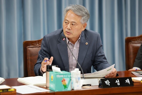 질의하는 박성재 의원(더불어민주당·해남2)