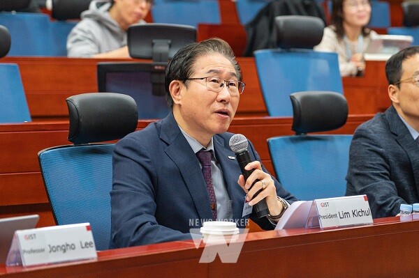 임기철 총장이 개회사를 하고 있다.