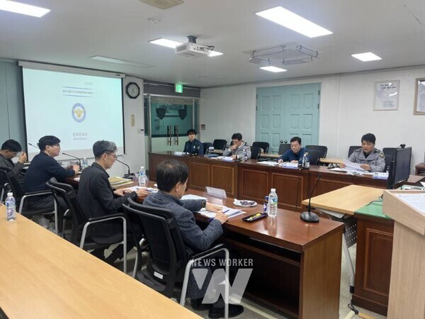 전남 영광군(군수 장세일)은 지난 10일 영광경찰서 무령마루에서 ‘2025년 제2차 자치경찰실무협의회’를 개최하고, 범죄예방과 안전한 주거·교통환경 조성을 위한 협업방안을 논의했다.