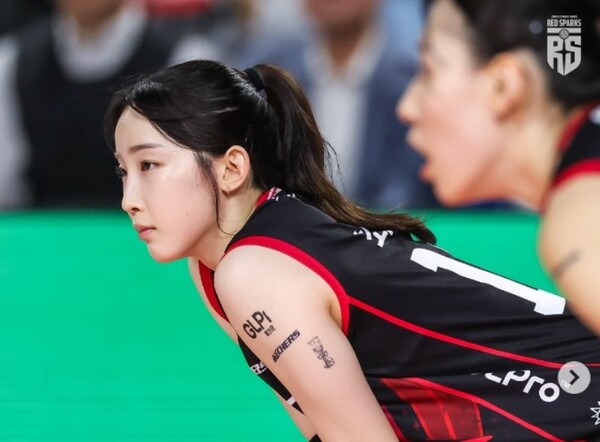 정관장의 세터로 코트를 밟고 있는 최서현 [사진=KOVO 공식 홈페이지]