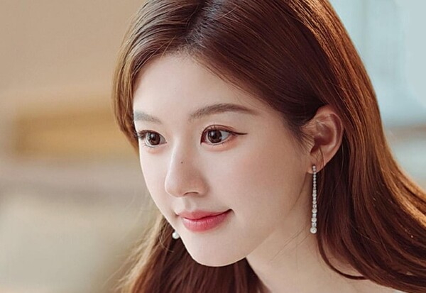 새 소속사를 찾은 조로사지만, 이번 사태는 중국 연예계의 1인 기획사 문제를 잘 드러냈다. [사진=조로사 인스타그램]