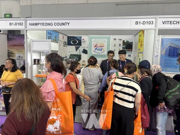 함평군은 지난 12일부터 15일까지 인도네시아 자카르타에서 열린 ‘SIAL Interfood 2025 국제식품박람회’에 참가해 함평군 대표 농특산물을 홍보하며 현지 소비자로부터 큰 관심을 받았다.