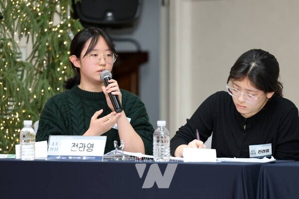 지난 15일 호남대학교 성인관 국제회의실에서 열린 ‘2025 청소년 토론한마당’에서 ‘청소년 실습(인턴) 활동의 노동 인정’ 주제로 학생들이 열띤 토론을 펼치고 있다.