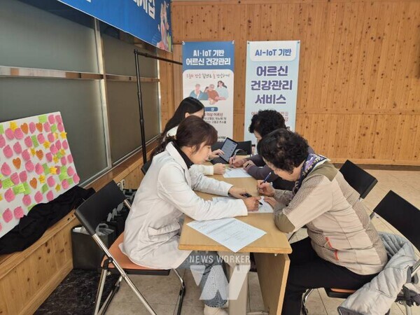 전남 고흥군(군수 공영민)은 인공지능(AI)과 사물인터넷(IoT)을 기반으로 추진 중인 어르신 건강관리사업이 건강행태 개선에 긍정적 효과를 거두고 있다