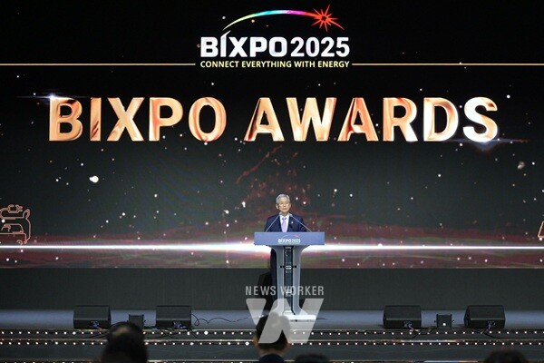 폐회사하는 한전 김동철 사장