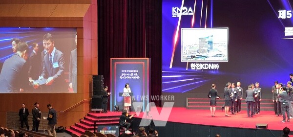 제51회 국가품질경영대회 품질우수기업 수상 모습(한재희 한전KDN 기획처장)