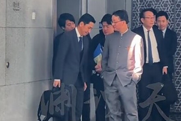 류진쑹 중국 외교부 국장(우), 가나이 마사아키 일본 외무성 국장(좌) [사진=중국 위위안탄톈(玉渊谭天) 캡처]