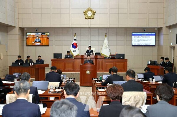 공영민 고흥군수는 24일 열린 제342회 고흥군의회 제2차 정례회에서 시정연설을 통해 올해 주요 성과와 2026년 군정운영 방향을 제시했다.