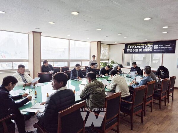 전남정보문화산업진흥원(원장 이인용/이하 진흥원)은 25일, 전남 완도군 전복 양식 어업인들을 대상으로 '인공지능(AI) 기반 어장공간정보 빅데이터 플랫폼 구축 활용사업 의견수렴 및 설명회'를 성공적으로 개최했다